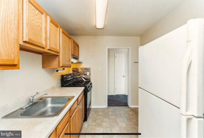 Foto del edificio - 7200 Donnell Pl