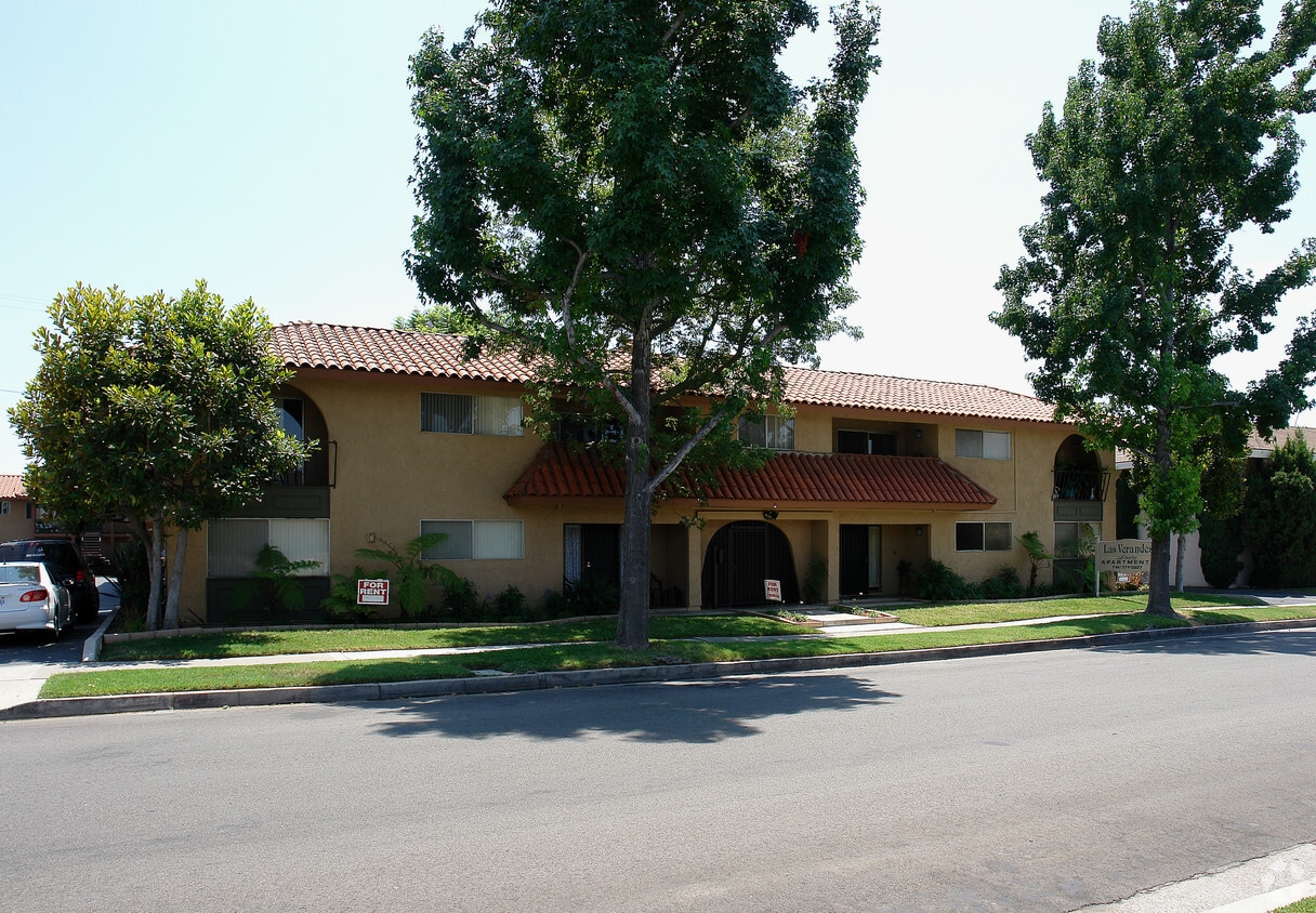 Primary Photo - Las Verandes Apartments