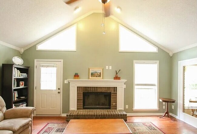 Building Photo - 397 Greenwich Dr