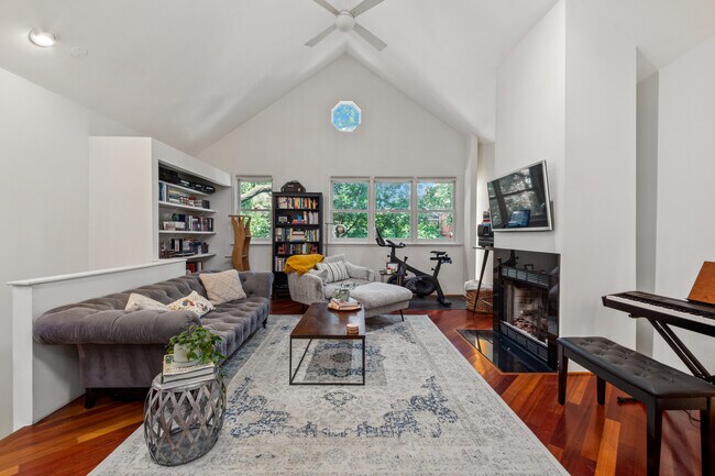 Foto del edificio - 2232 N Wayne Ave