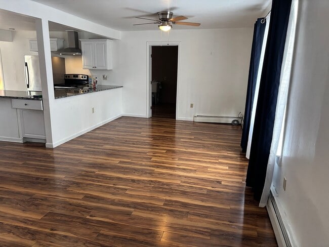 Building Photo - 437 Campus Dr