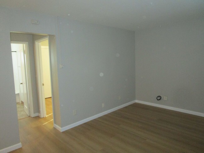 Building Photo - MOVE-IN SPECIAL: $500 OFF 1ST MONTHS RENT ...