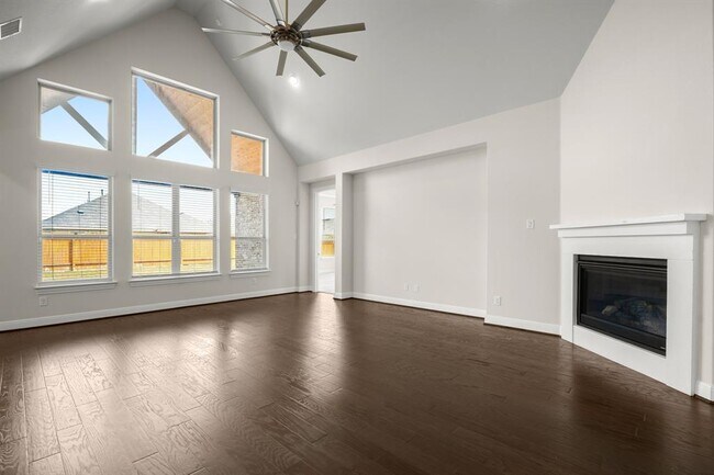 Building Photo - 5300 Fresno Ave