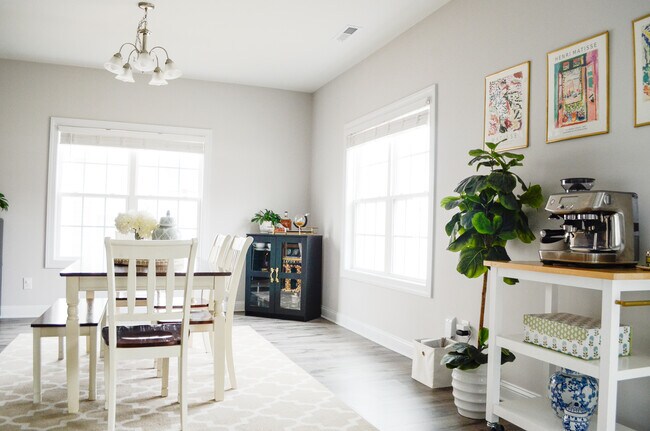 Foto del edificio - 1029 Loretta Ln