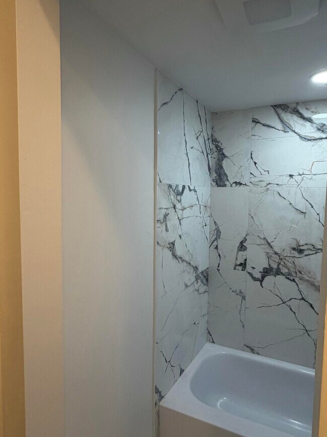 Foto del edificio - 2700 Riverside Dr