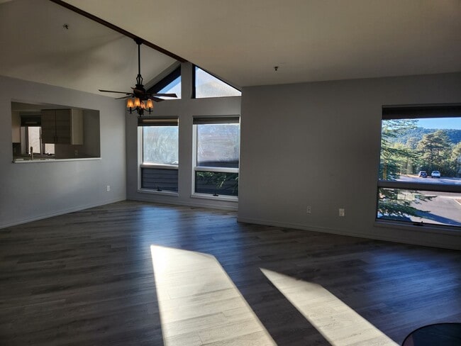 Foto del edificio - Beautifully updated 2 bed / 2 bath at 4 Seasons North