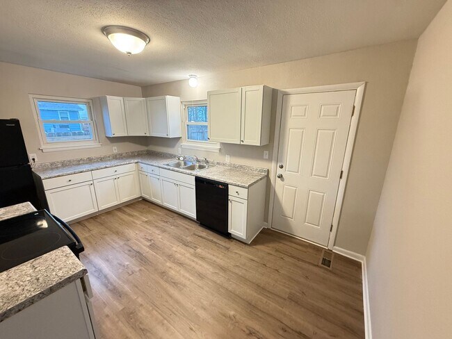 Foto del edificio - 3 Bed 1 Bath Springfield, MO