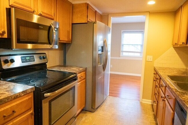 Foto del edificio - Large 3 Bedroom 2.5 Bath Townhome in Prime Location-Francisco Place Community!