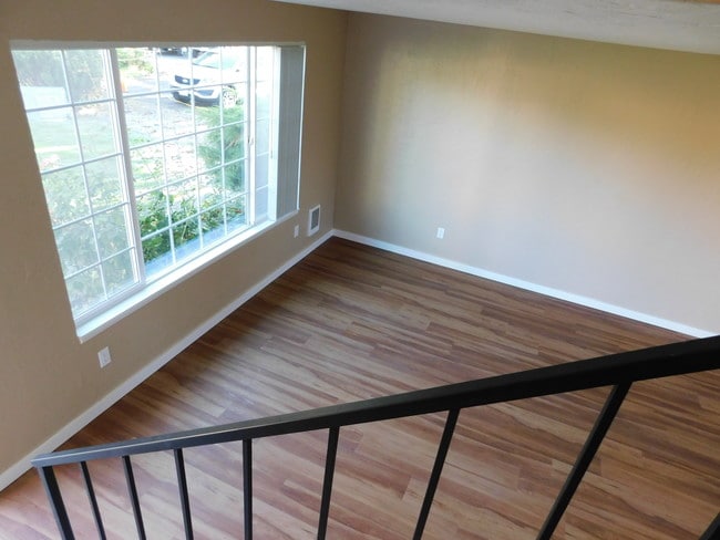 Foto del edificio - Lakeside Manor Townhomes