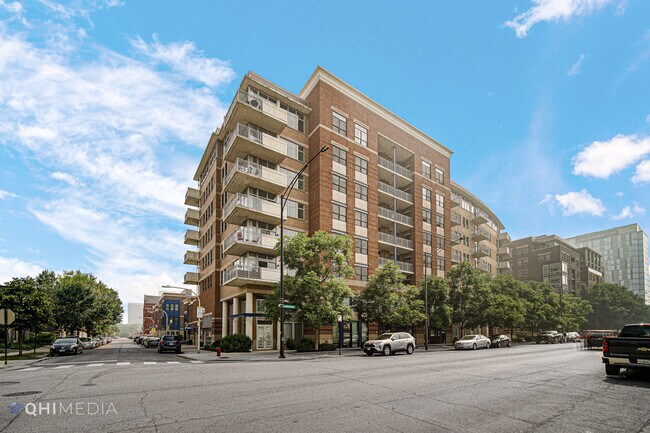Building Photo - 511 W Division St