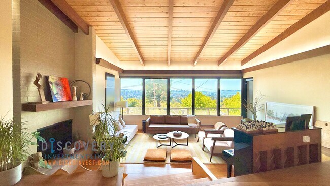 Foto del edificio - Elegant Piedmont Retreat with Expansive Ba...