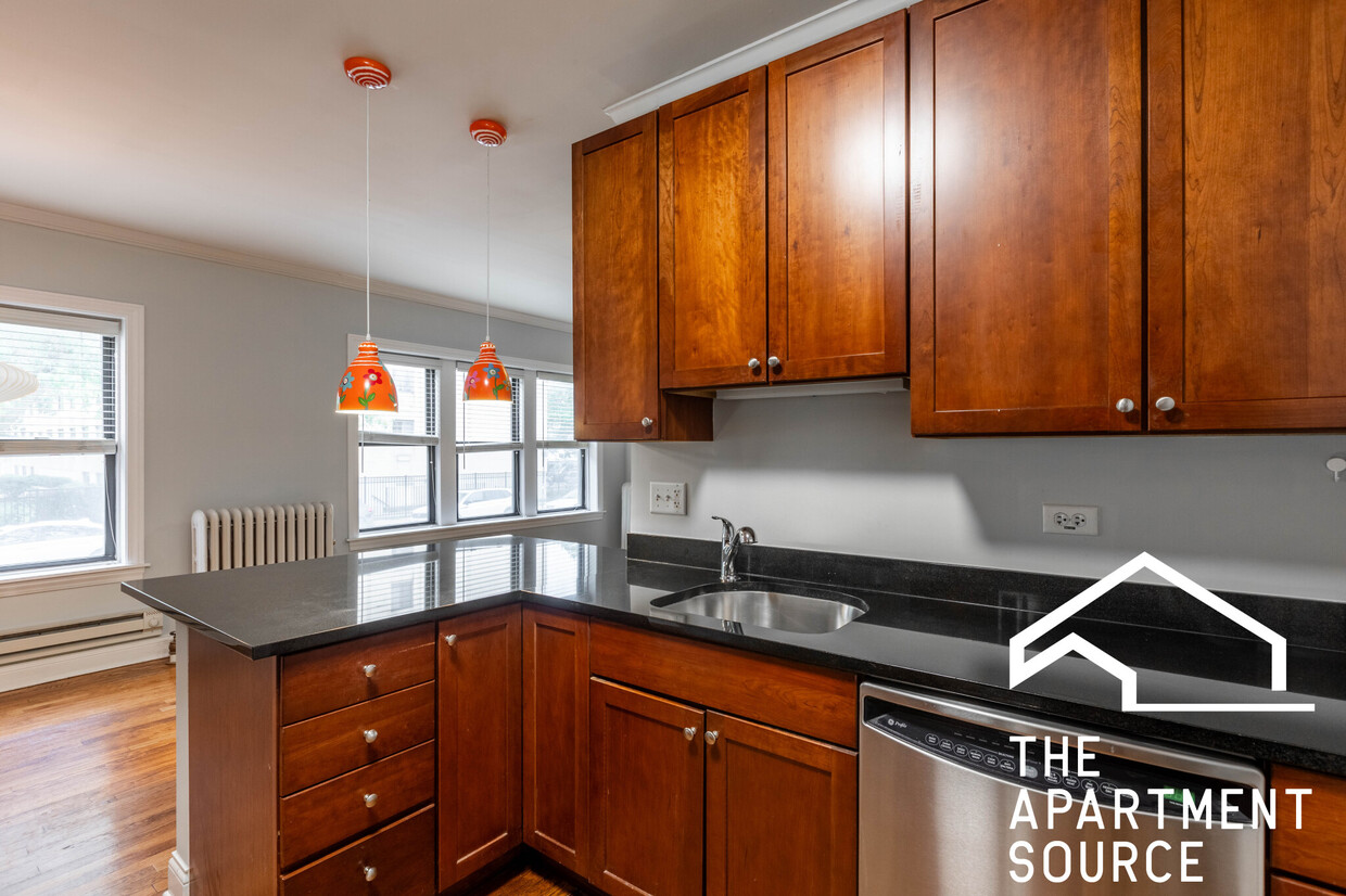 Foto principal - 736 W Addison St
