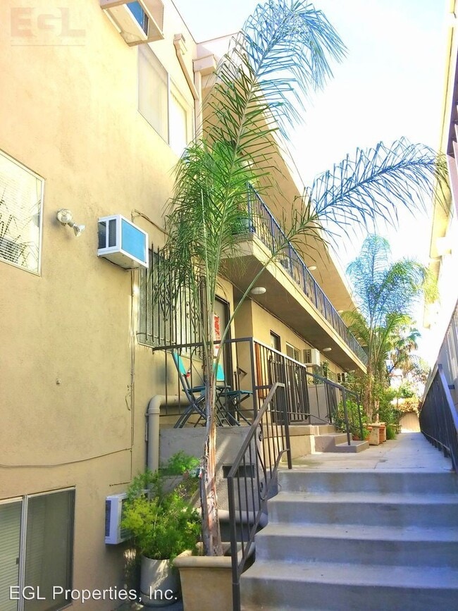 Building Photo - 1330 N Orange Dr