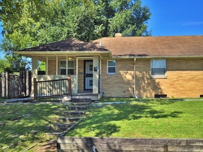 Building Photo - 1450 N Campbell Ave