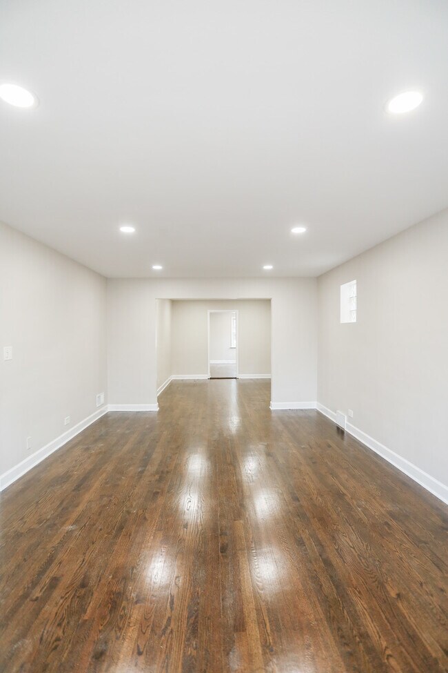 Foto del edificio - 3126 W Chase Ave