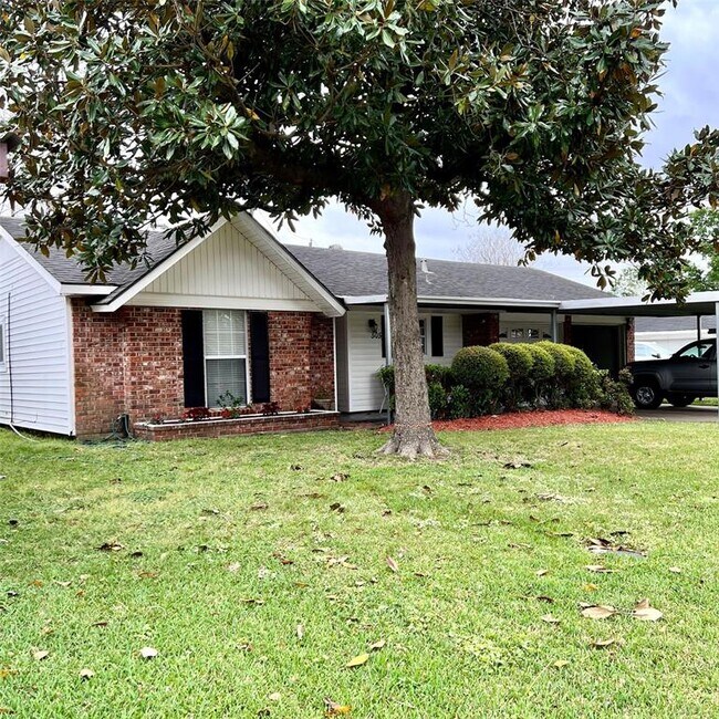 Building Photo - 505 Bennett Dr