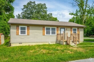 Building Photo - 2825 Wheeler Ave