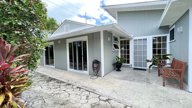 Building Photo - RARELY AVAILABLE 3 BEDROOM HOME NEAR KAILU...