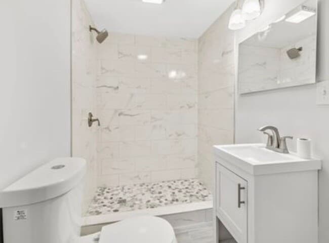 Foto del edificio - 3053 E 79th St
