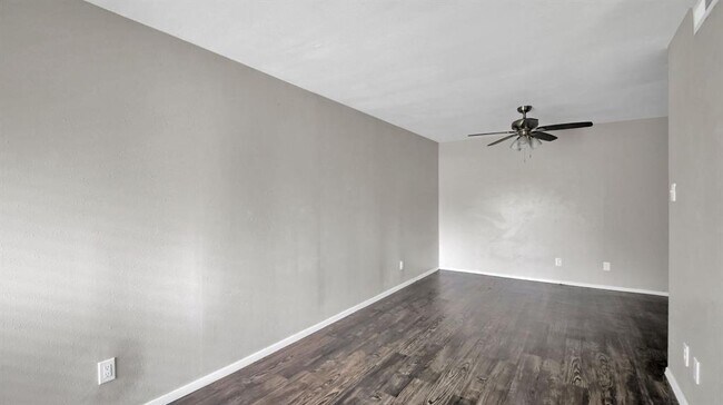 Building Photo - 4406 Avenue C