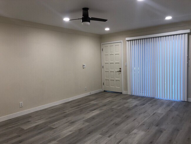 Foto del edificio - Remodeled 2 bedroom 1 bathroom with large ...