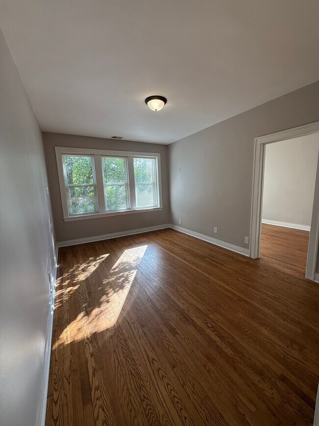 Foto del edificio - 3901 W Division St