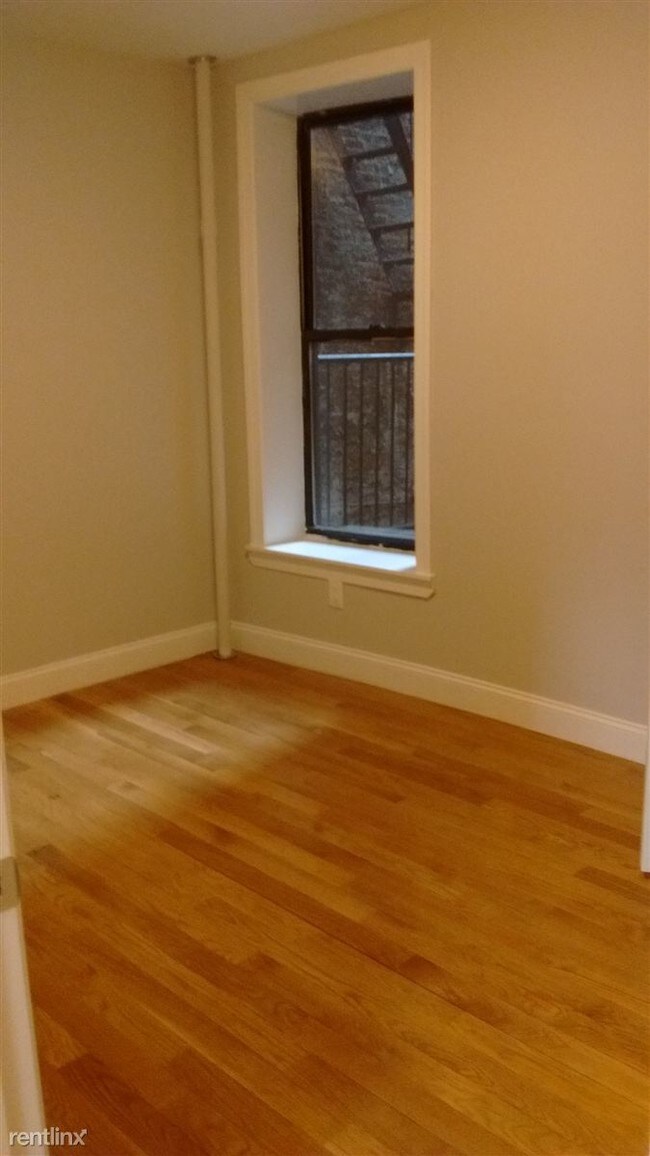 Building Photo - 31 W 124th St