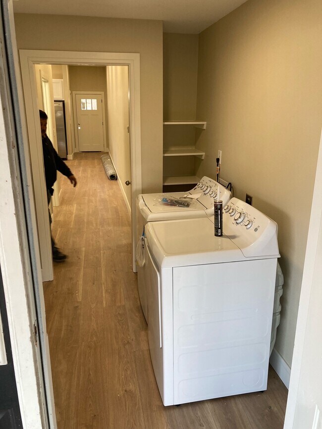 Building Photo - 304 8th St