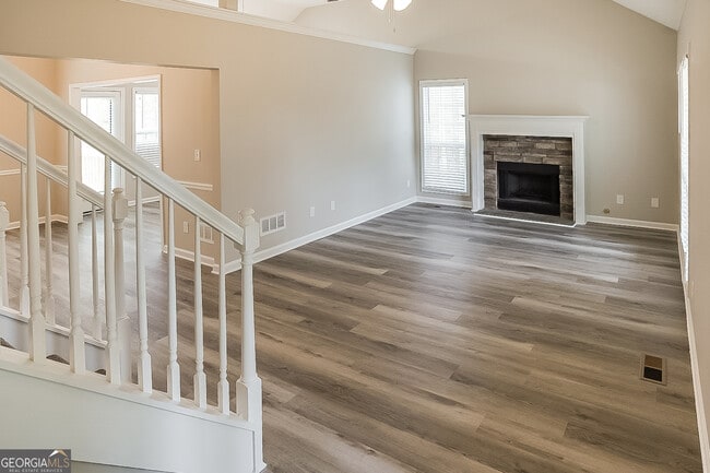 Building Photo - 100 Creekside Cir