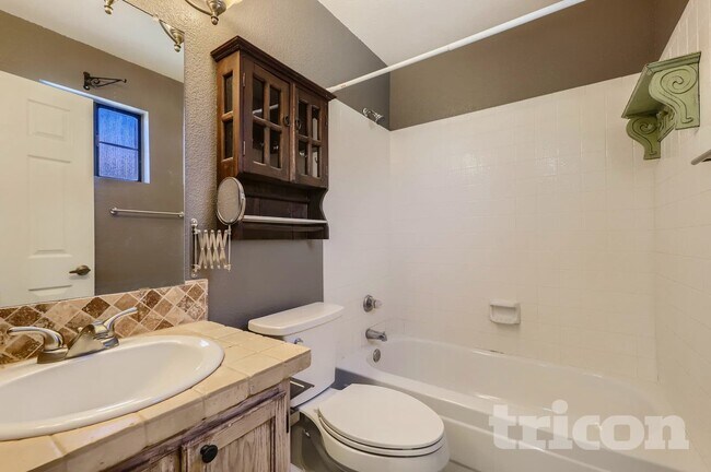 Foto del edificio - 18633 N 15th St