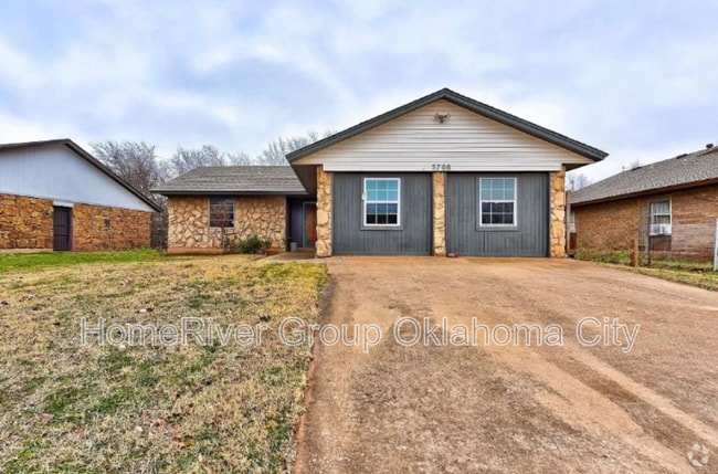 Building Photo - 5708 S Briarwood Dr