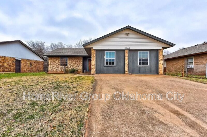 Foto principal - 5708 S Briarwood Dr