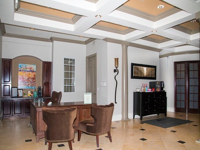 Building Photo - High and dry in Highland Park, 1BR