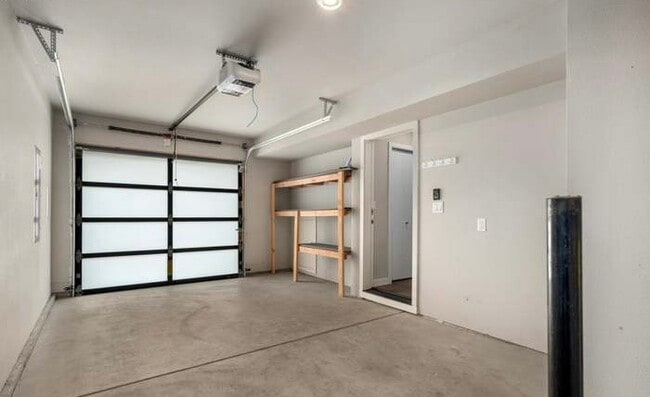 Building Photo - 5946 NE 42nd Ave