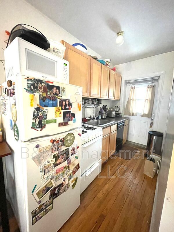 Foto del edificio - 910 W Oakdale Ave