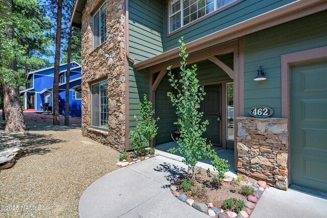 Foto del edificio - 462 E Twelve Oaks Dr