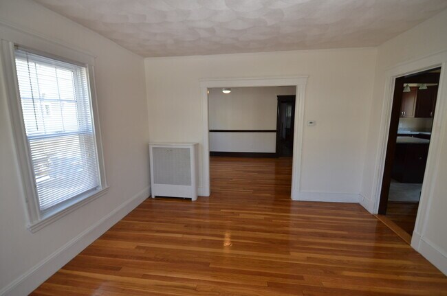 living room - 34 Vine St
