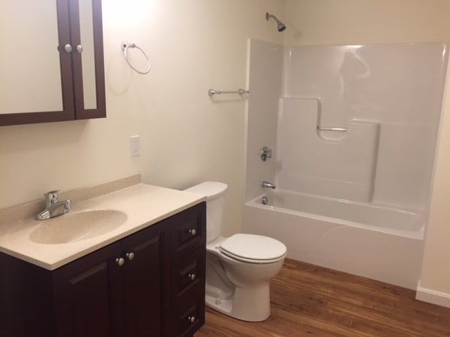 Large full bath - 10 Acorn Way