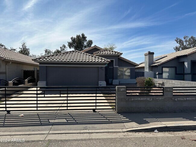 Building Photo - 8803 W Coronado Rd