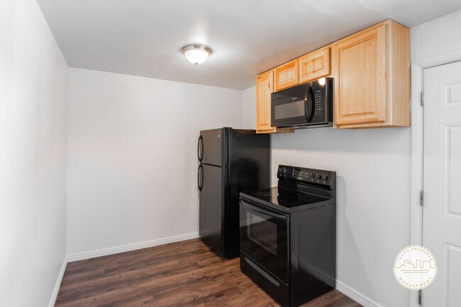 Foto del edificio - Up to $1,000 off | Beautiful 3 Bed 1 Bath Duplex in Provo! Convenient Location! Limited time offer!