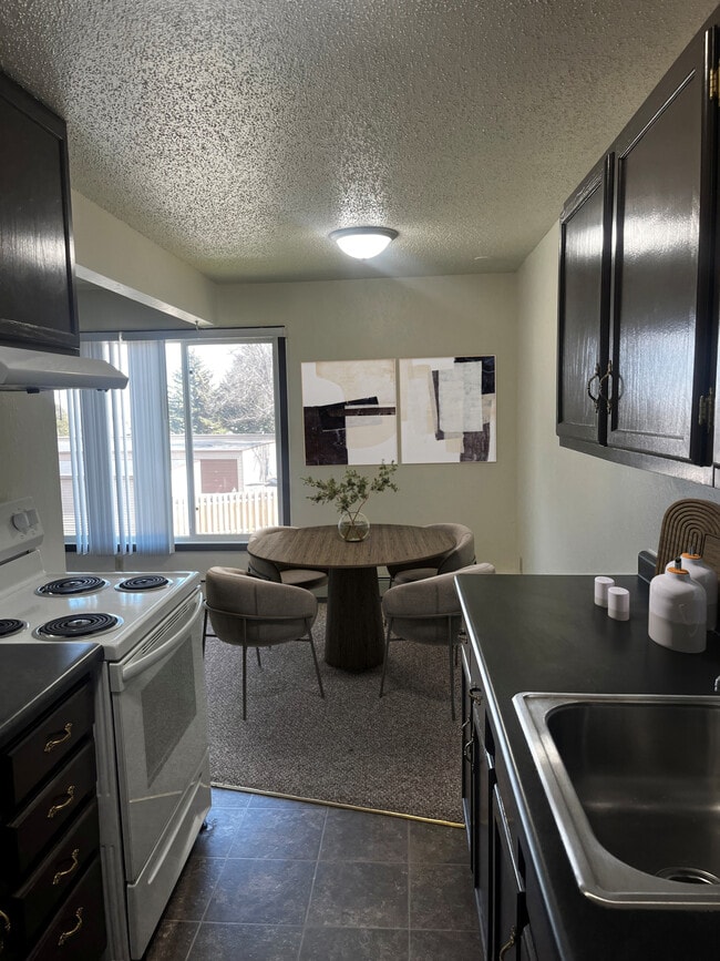 Building Photo - Parkwood Apartments
