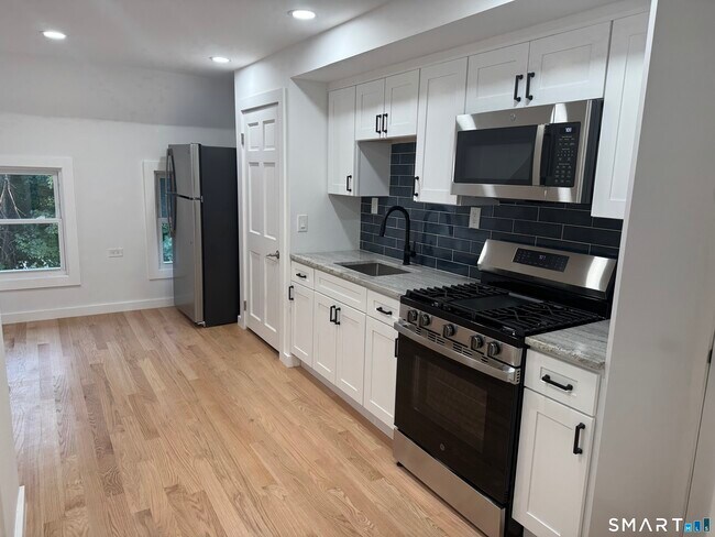 Foto del edificio - 263 Hawley Ave