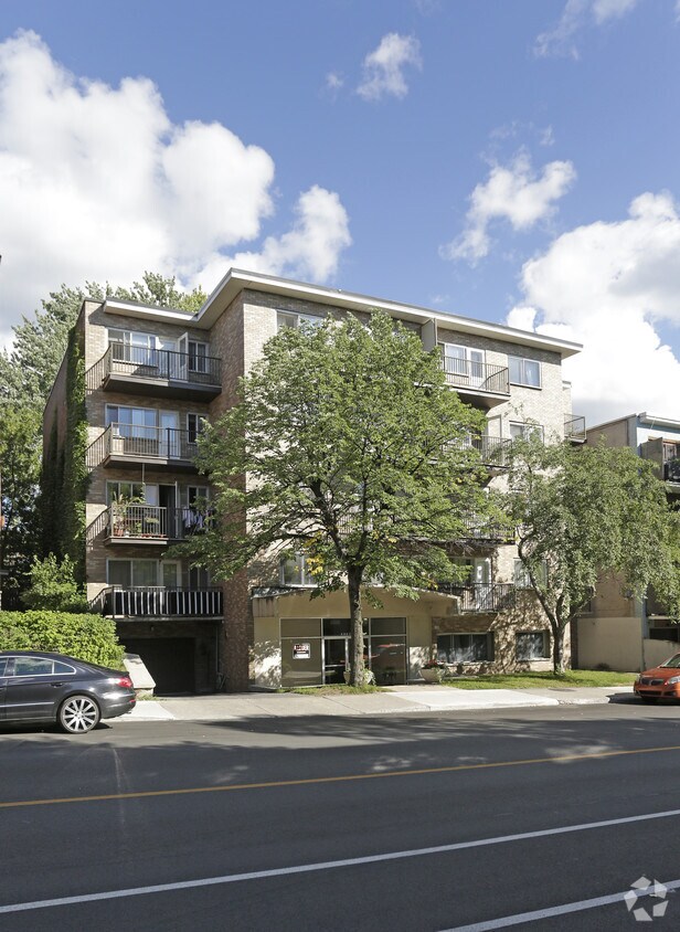 Building Photo - 3330 Édouard-Montpetit