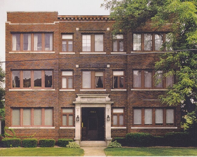 El Dowling - 445 W Wilson St