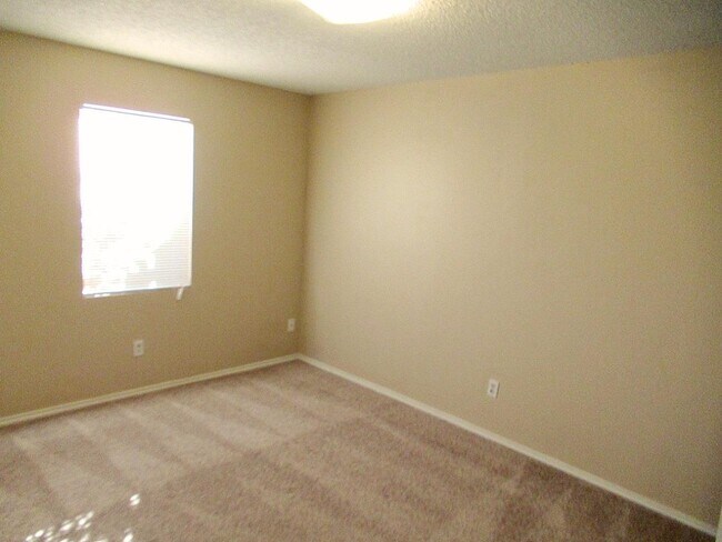 Foto del edificio - 9615 Elmwood Ave
