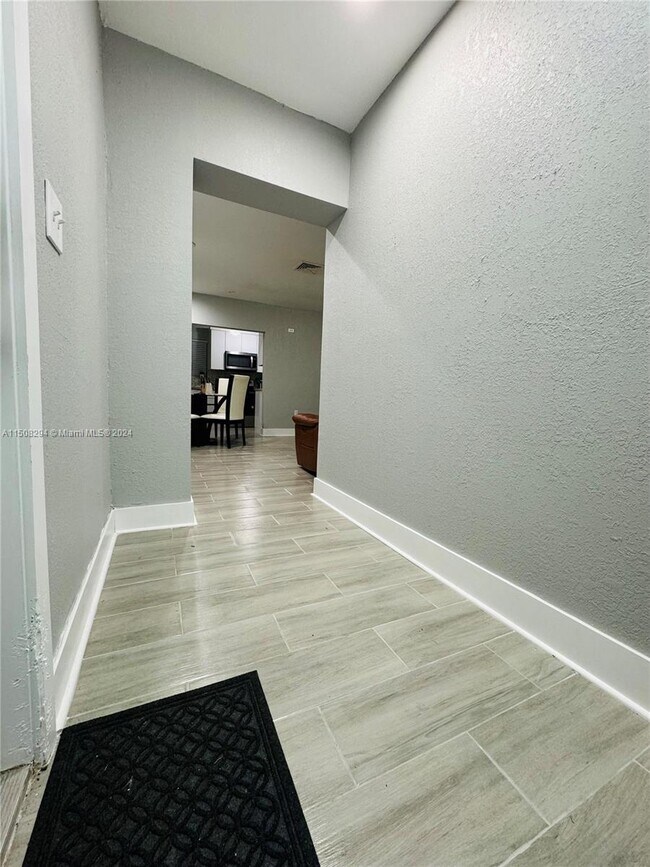 Building Photo - 1631 N 70th Ave