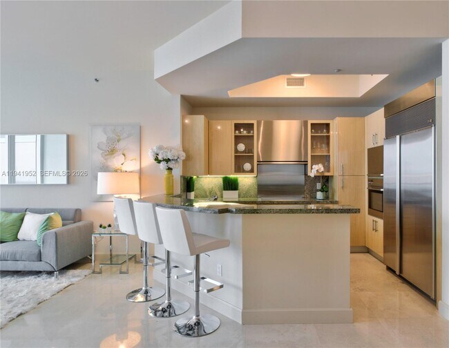 Building Photo - 100 South Pointe Dr