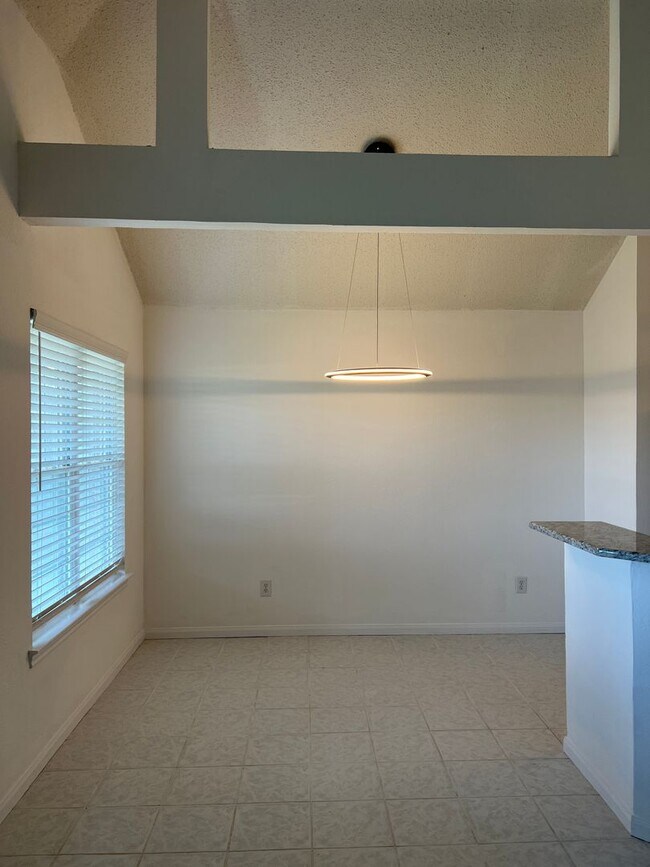 Foto del edificio - Duplex *LEASING SPECIAL AVAILABLE*