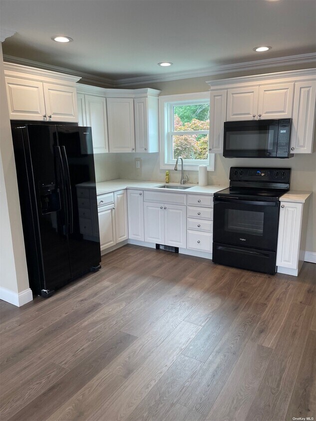 Primary Photo - 27 Radial Ln