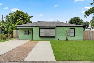 Building Photo - 2205 Kingsdale Dr